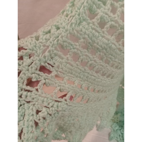 Handmade Mint Green Knit Triangle baby blanket - Picture 3 of 3